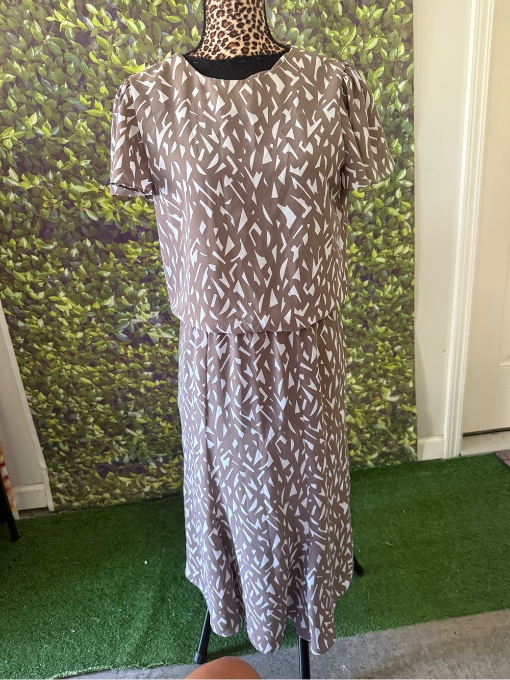 Taupe and White Patterned Short-Sleeve Midi Dress p35